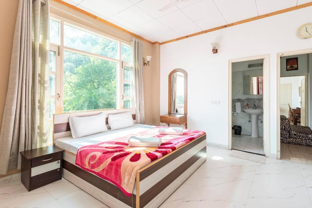 Kasauli Edge Apt With Balcony Esterno foto