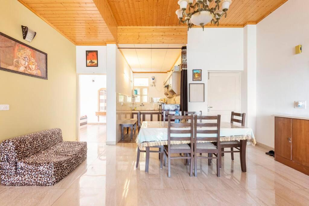 Kasauli Edge Apt With Balcony Esterno foto